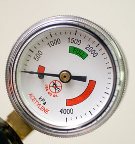 Pressure measuring instruments